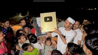 Golden play button ▶️