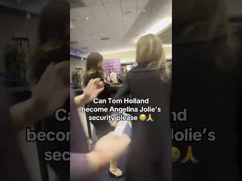 Angelina Jolie e a Paciente Missão de Acalmar Sua Filha em Meio ao Caos