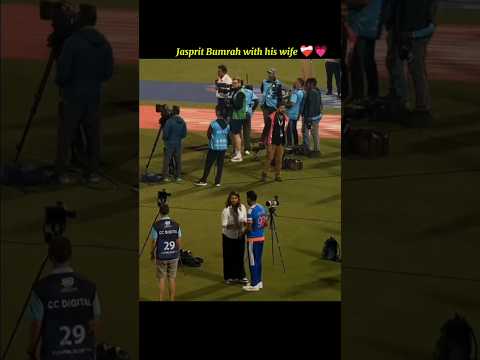 Jusprit Bumrah With His Wife β€οΈβπ©Ή