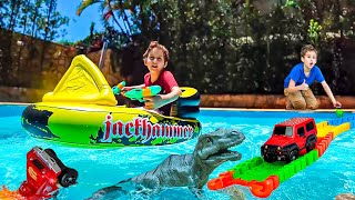 PISTA de CARRINHOS na PISCINA com DINOSSAUROS, BOIAS de PEDALINHO, FUTEBOL E BASQUETE