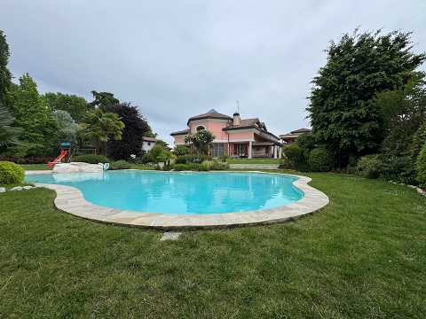 Villa in vendita di 1.000 mq a €1.650.000 (rif. 64/2024)