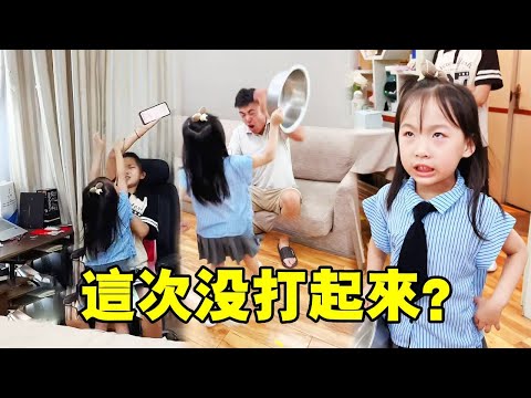 嘟嘟與家姐搶手機打到翻天，最後竟給大人上課！親子衝突反轉超驚人