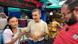 Abuela Elba en la feria del Salvador