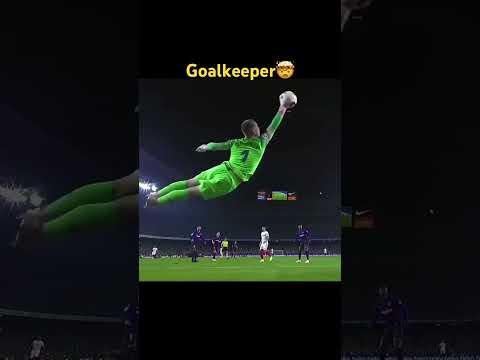 Goalkeeper skills🤯 #football #shortsviral #skills #shortvideo #fypyoutube #goalkeeper #soccer #foot
