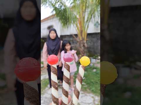 bagi bagi permen lollipop kuning ungu merah #shorts