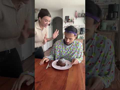 Wasserballon-Oreo Kuchen 😍😂 #react #like #food #follow #funny #viral #comedy #prank #cake #shorts