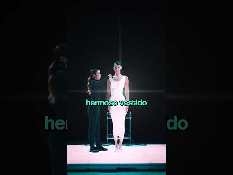 Bella Hadid NO SABÍA que la pintura se convertía en VESTIDO