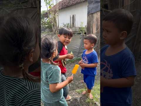 SEDIH RAKA GAK DI KASIH ES KRIM #minivlog #hiburanshorts #anakdesa #vlog