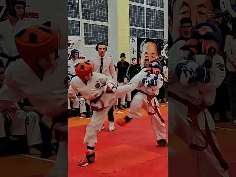 Son Coup de Pied est Dévastateur! 🥊(@maksym_smirnoff)
