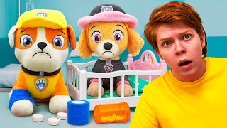 Le Pat' Patrouille jouets en urgence ! 🐾🩹 Qui va soigner les membres de l’équipe ? 🚑 Jeux de docteur