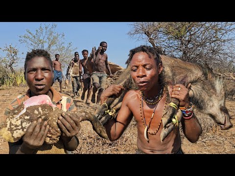 🔥Hadzabe Tribe Bush Pig 🐖& Monkeys Hunt For Lunch||True Last Hunters