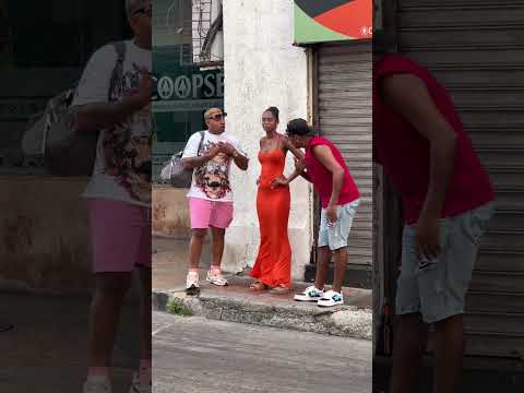 Revísale el bolso 👜 amiga 😂 #parati #humor #shortvideo #shorts
