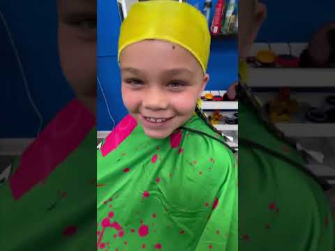 She wants braids like her brother😱