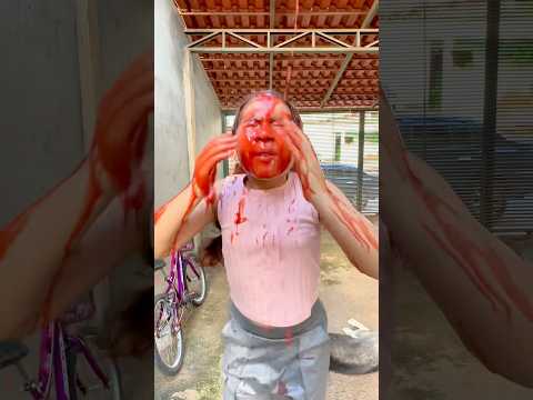 BANHO DE VERMELHO😱😱😱#shorts #funny