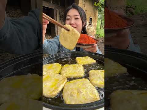 Traditional folk food Guizhou Dafang Liulong hand-shredded dried beans. It tastes great. Do you wan