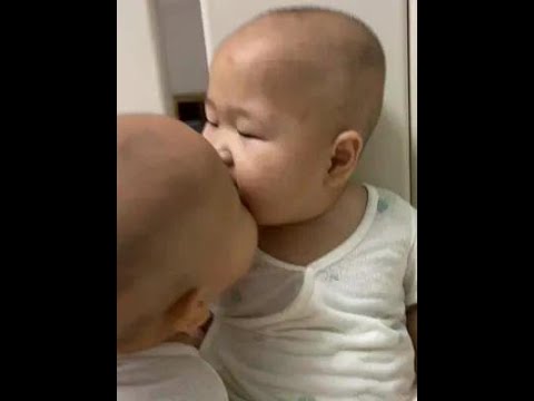 亲的时候是真亲，打的时候那也是真打!#我的男孩 #西柚妈妈#cutebaby #funny #萌娃 #搞笑