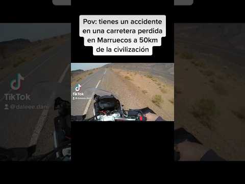 Accidente en el Atlas a 50km del pueblo más cercano 🤕 #aventuras #shorts #viajesenmoto #accidente
