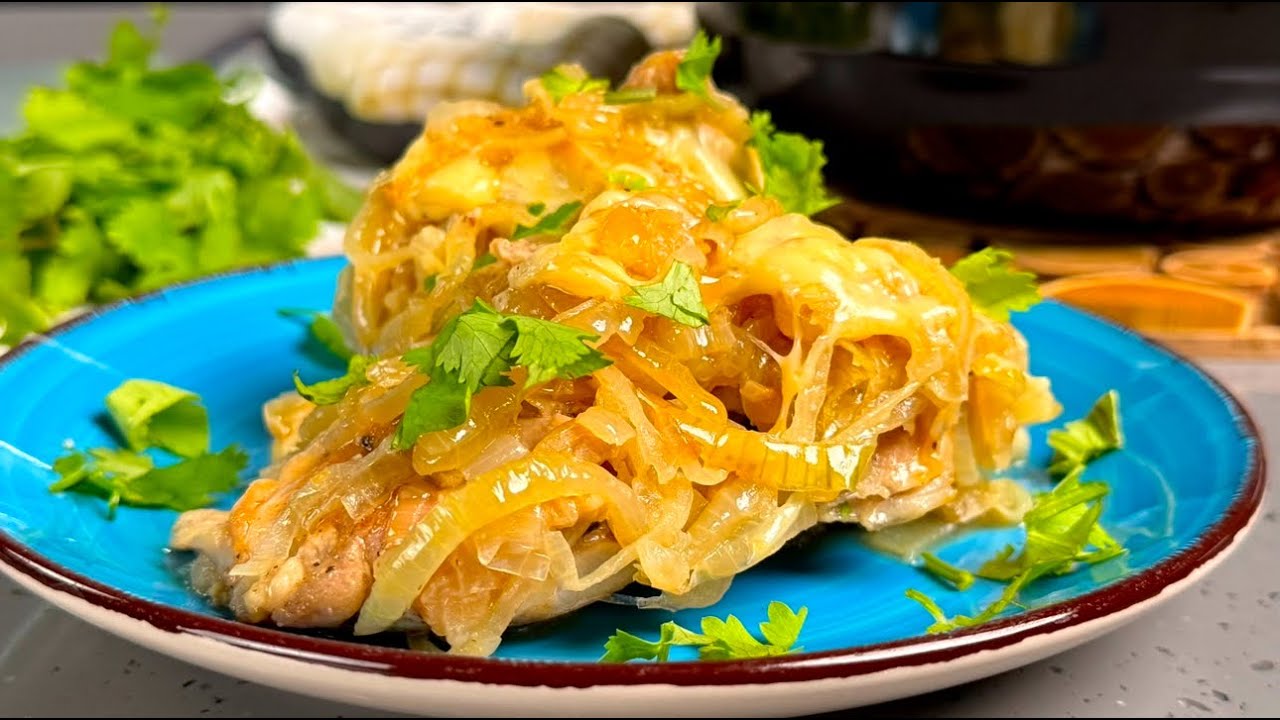 Все просто: и приготовление, продукты - лук и КУРИЦА, но как же ВКУСНО получается! Жаркое Луковое