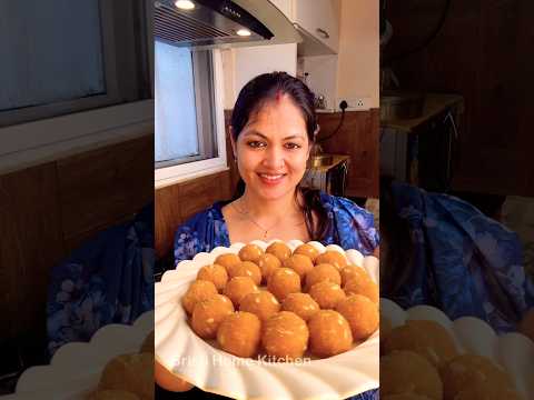Aapko bhi dhokha ho gya na ye besan ladoo hai ? #shorts #bristihomekitchen #moongladdoo