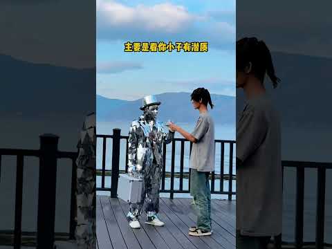 景区遇到镜片人,想让他教我太空步!果然还是钱好使😂😂 #跑酷拍档 #极限运动 #滑板 #跑酷 #街舞 #运动 #搞笑 #kungfu #funny #fyp #shorts