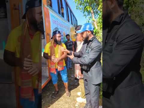 বাসের হেলপার কা,ম,টা করলো কি।