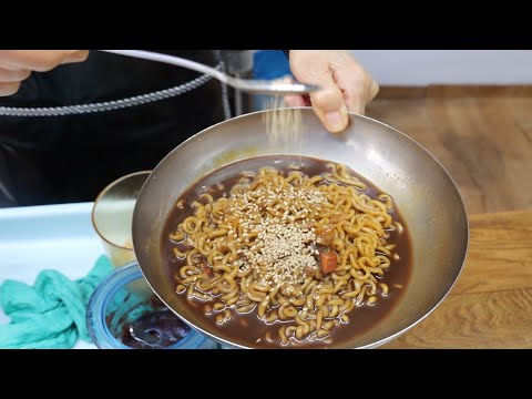500만뷰!! 47년 시장통 라면집 할머니의 무척 독특한 짜파게티 비법 Korean street food