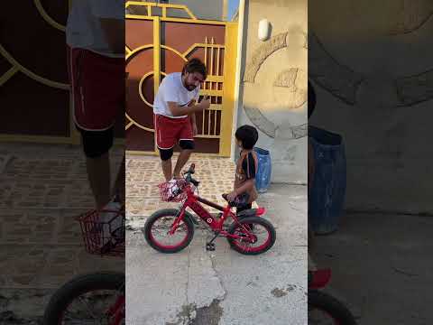 هاوي اشون ضحك عل ولد وخذ بيسكلو الجديد ونطاه المكسر