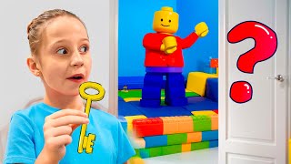Nastya encontra uma sala escondida de LEGO gigante!