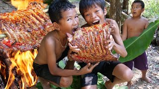 Survival in the rainforest - Cooking pork rib and eating delicious | Primitive Boy