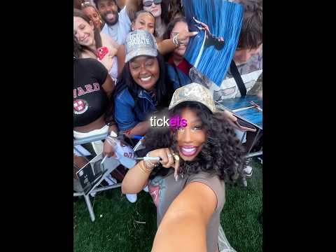 SZA SHOUTS OUT Fan ๐ฅน๐ค