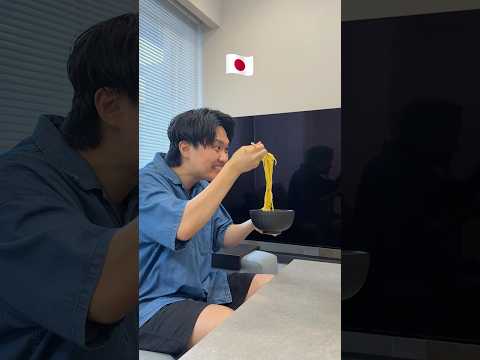 日本人のラーメンの食べ方ヤバすぎる…
