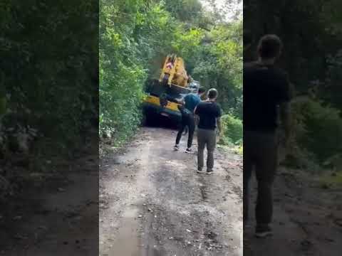 tudo correndo bem até que surgiu um obstáculo #veja #autodicas #dicas #caminhão #obstaculo