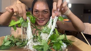 ขนมจีนซาวน้ำปลาร้า ผักเยอะๆเหมือนเดิมจ้า ￼😋