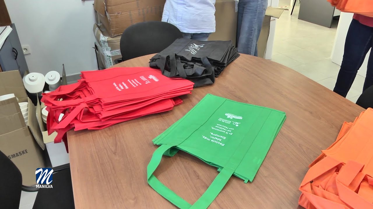 Mancomunidad entrega 3000 bolsas de tela a Manilva