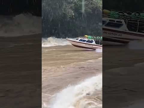 The process of testing the durability and performance of boats when hit by strong currents #shorts