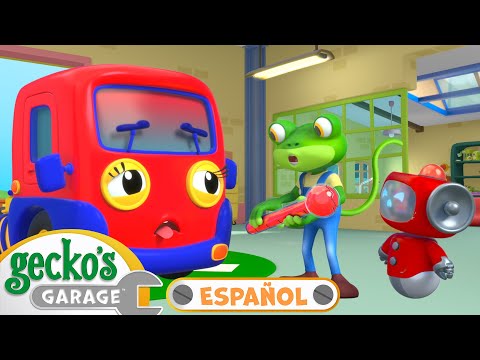 Bebé camión está enfermo 🤢| 🐸 Garaje de Gecko | Carros para niños | Vídeos educativos