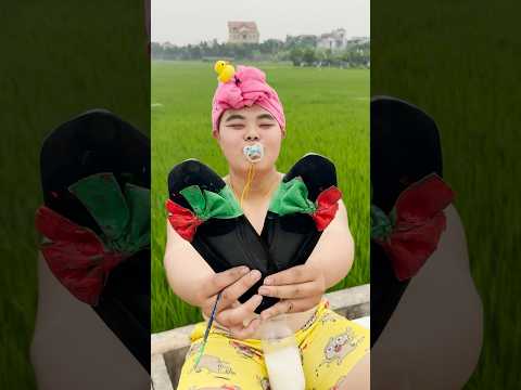 Na Tuấn Comedy : baby shines shoes #shorts