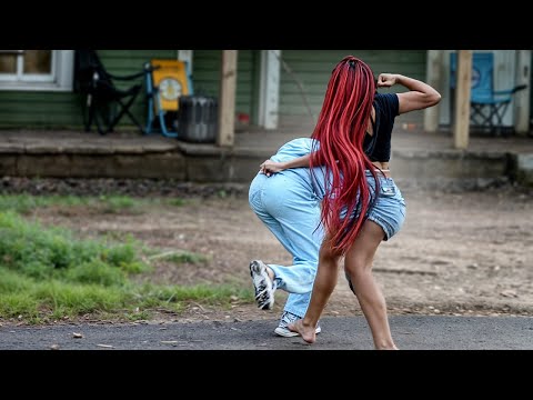 Cracking GIRLS in The Hood! (MUST WATCH)