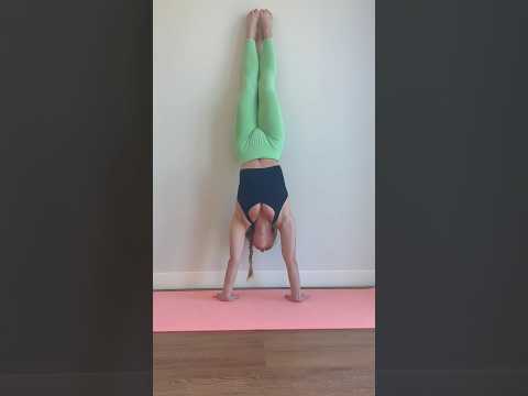 Another day, another handstand! #handstandworkout #stretching #flexibility