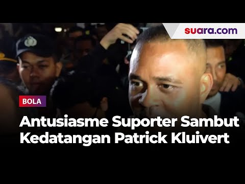 Suporter Sambut Antusias Kedatangan Patrick Kluivert di Tanah Air