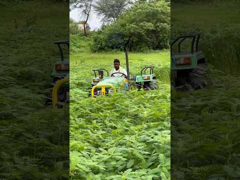 John Deere tractor working in mud #shorts #trending #tractor