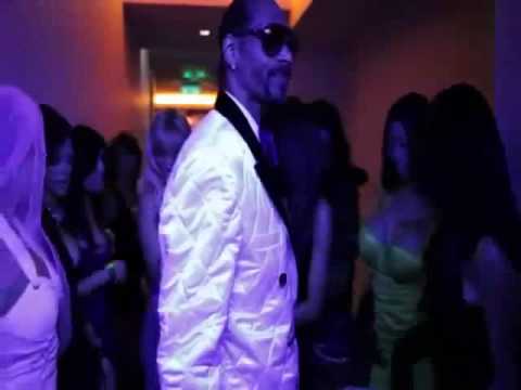 Snoop Dogg vs. David Guetta- Sweat (Official  uncensored Video)