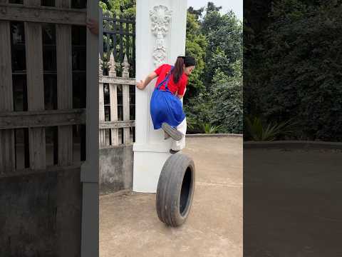 OMG chiếc lốp ô tô độc lạ thích đuổi theo gái xinh 🤪🛞😵💫🙀🤣