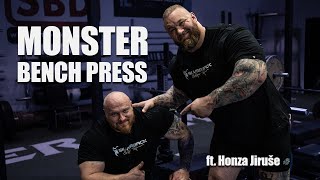273KG Bench press. Ft Honza Jiruse & Hafþór Björnsson