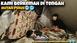 Kemah keluarga sendirian di tengah hutan pinus menggunakan tenda yang unik | Camping | Campervan