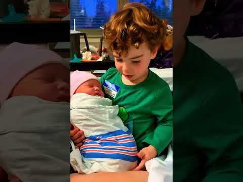 Big brother meets baby for first time ❤️❤️❤️