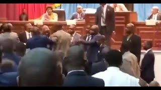 PALAIS DU PEUPLE VIENT DE TOMBÉ ! ENFIN V. KAMERHE DESTITUÉ , HUMILIÉ PAR 320 DEPUTÉS