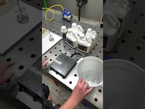 Waga do żywicy - jak mała rzecz usprawnia pracę od razu dużo przyjemniej się leje żywicę epoksydową