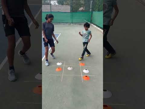 Elsa?‍♀️ vs Anna? Tic-Tac-Toe Competition #sisters #viral #funny #viralvideo #shortvideo #shorts