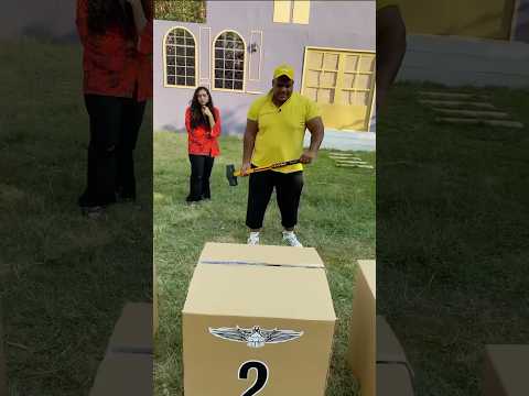 ميعرفش ان بيتر موجود فى صندوق منهم 😳